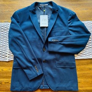 New with Tags! Navy blazer Men’s Size 46R.